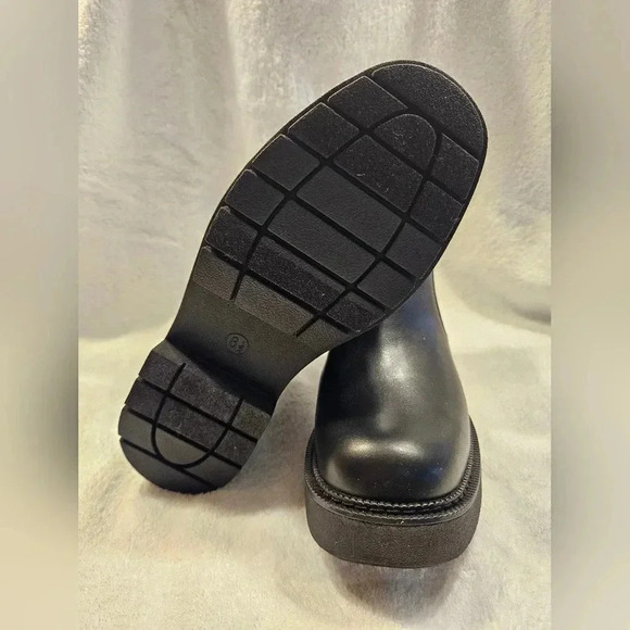 A New Day All Black Slip on leather Mid rise boots - Picture 4 of 9